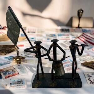 VTG Iron Brutalist Sculpture MCM 3 Soldiers Flag Revolutionary War Patriotic Art